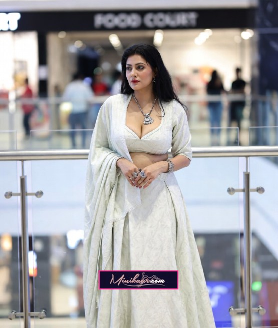 Binita - Rajasthani Mature Aunty Escort